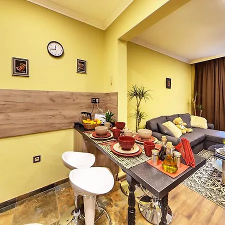 Comfort & Cozy In Center