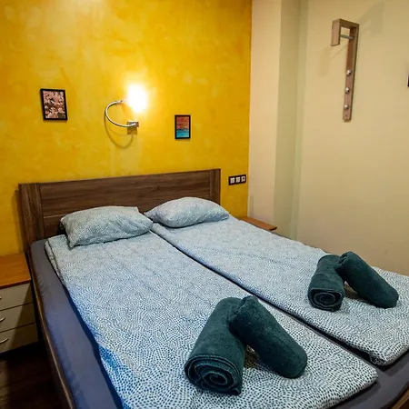 Comfort & Cozy In Center *