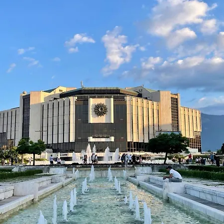 Comfort & Cozy In Center