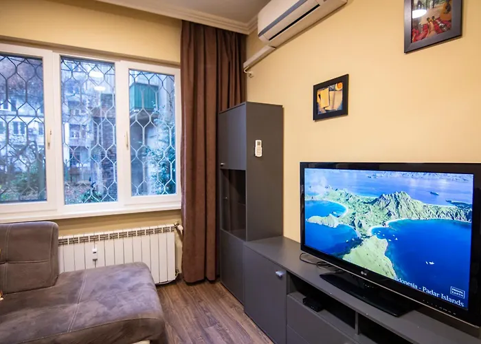 Comfort & Cozy In Center