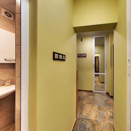 Comfort & Cozy In Center