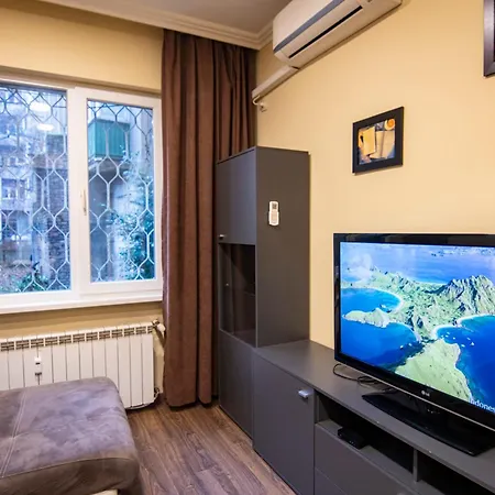 Comfort & Cozy In Center